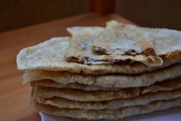 Pasties Fritos Com Carne Uma Chapa Chebureki Com Carne — Fotografia de Stock