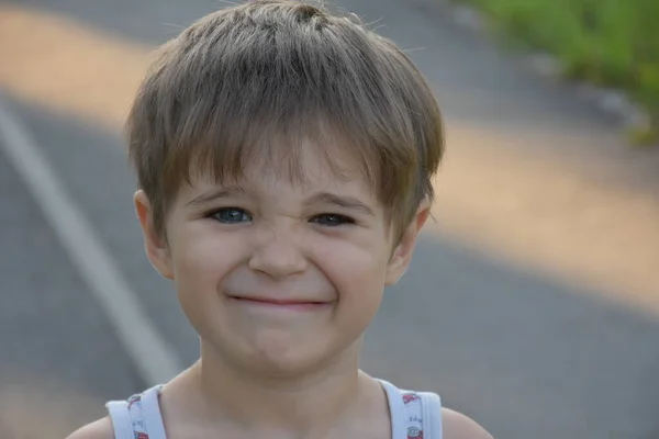 Beau Portrait Petit Garçon Sourire — Photo