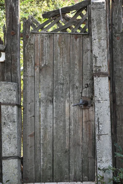 Schöne Holztür Und Zaun — Stockfoto
