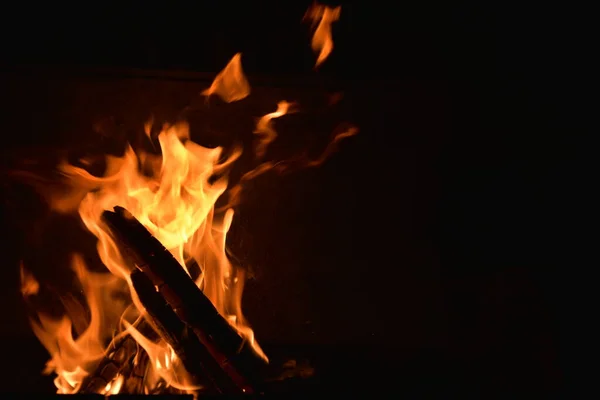 Fuego Sobre Fondo Negro —  Fotos de Stock