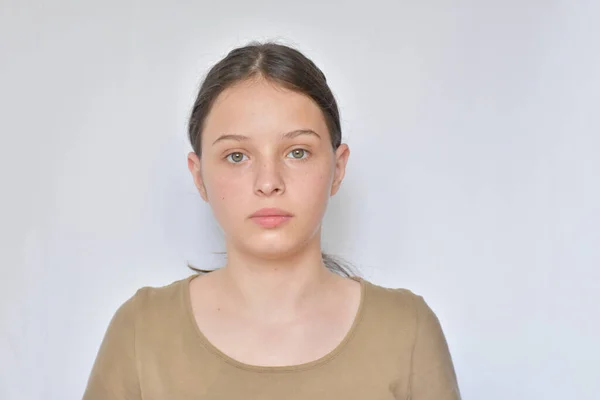 Retrato Una Chica Sobre Fondo Blanco —  Fotos de Stock