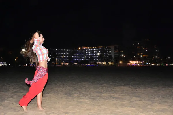 Fille Dans Sable Paysage Nocturne — Photo