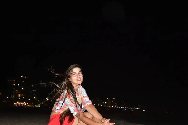 Menina Areia Paisagem Noturna — Fotografia de Stock