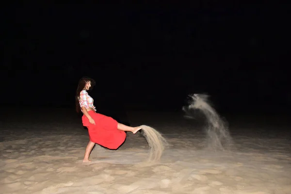 Fille Dans Sable Paysage Nocturne — Photo