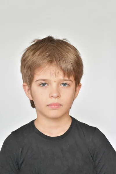 Красивый Портрет Маленького Мальчика Улыбка — стоковое фото