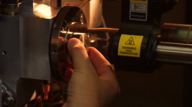 Bir metal parçası özellikleri eğitim yöntemi. Manyetik Makine