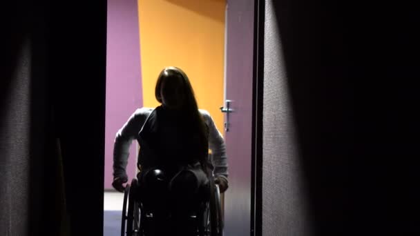 The girl on a wheelchair coming in the cinema. Disabled leisure — Stock Video