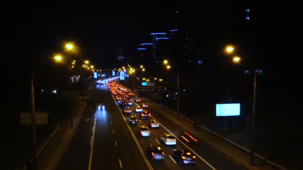 Night Rush Hour City Traffic, Avenue Time Lapse Scene, Kiev, Ucrania Paisaje urbano . — Vídeo de stock