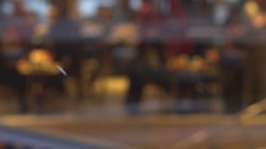 Ufuk kalabalık insanlar Kiev Ocak 2018 adlı kafede Mcdonalds