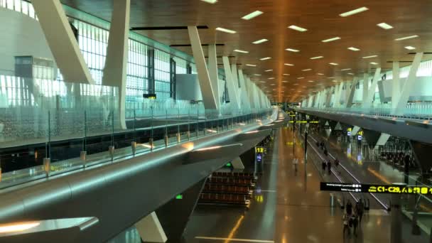Doha Qatar 23 Mar 2018 Timelapse Airport Train Riding Between Terminals And Passengers Walk Through The Modern Departure Hall Of Hamad International Airport In Doha Qatar Stock Video C Tomasadzke 190552718