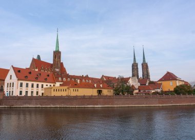 Katedral Adası Ostrow Tumski ve Odra Nehri Wroclaw 'da bir yaz günü