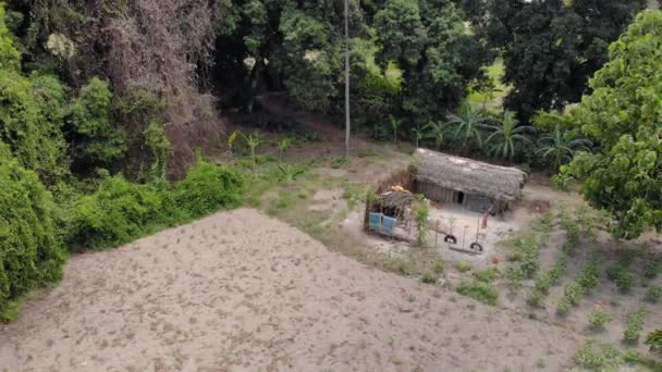 Flygfoto över Small African Farm Hut på ön North Pemba i Zanzibar Tanzania, Indiska oceanen — Stockvideo