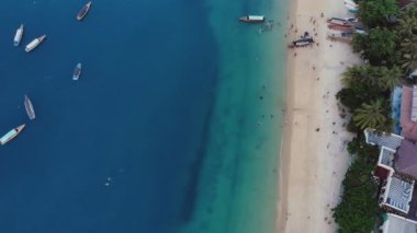 Zanzibar Adası hava manzaralı Paradise Tropikal Stone Town plajının yanından uç. Tanzanya, Afrika