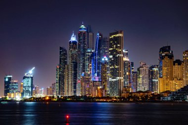 Dubai Marina silueti alacakaranlıkta, Dubai, Birleşik Arap Emirlikleri