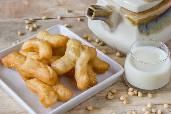 Tatlı ve soya sütü