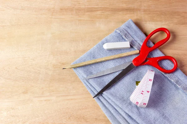 Jeans fabric cutting. — Stock Photo, Image