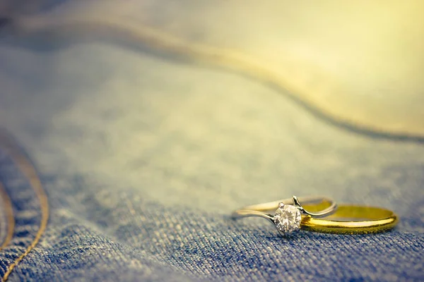 Anel Diamante Falso Anel Ouro Colocados Jean Jetket Conceito Amor — Fotografia de Stock
