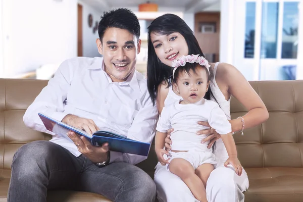 Happy family spending time in the home — Stock Photo, Image