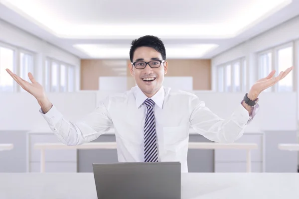 Successful man on the office with hands up — Stock Photo, Image