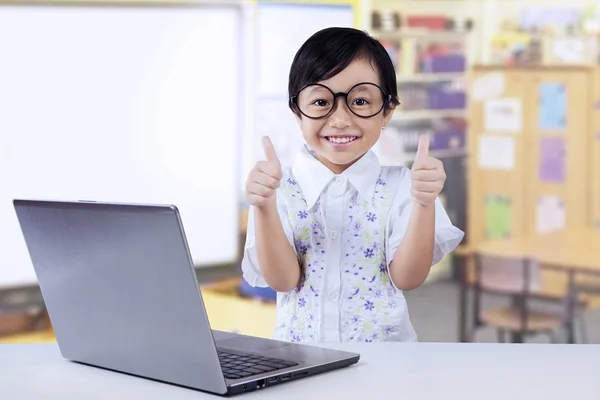 Elementary school student shows OK sign — Stock Photo, Image