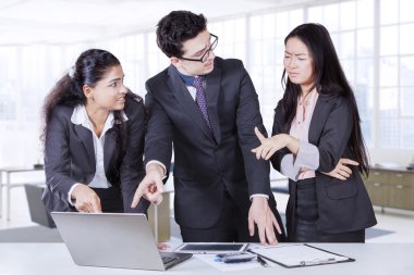 Ofiste sorunlu iş adamları