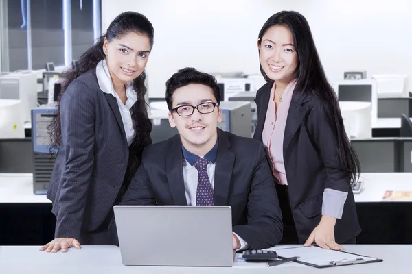 Business team after working together — Stock Photo, Image