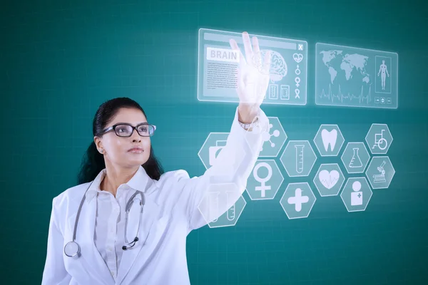 Indian female doctor with virtual screen — Stock Photo, Image