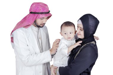 Arap doktor bebek sağlığı kontrol