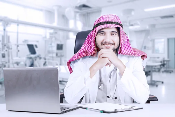 Arabian doctor smiling in the laboratory — Stock Photo, Image