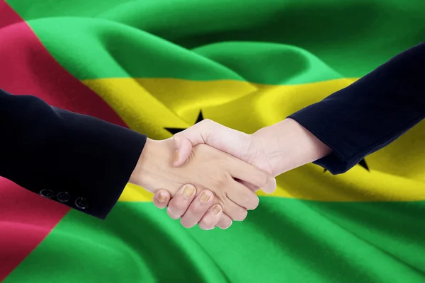 Handshake com Bandeira de São Tomé e Príncipe — Fotografia de Stock