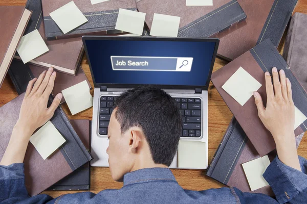 Homme avec des livres et icône de recherche d'emploi — Photo