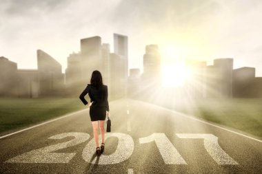 2017 ile iş kadını sokakta