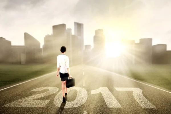 Female worker with 2017 on the road — Stock Photo, Image