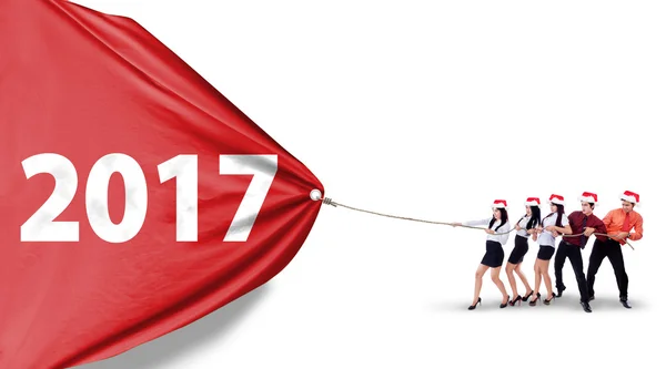 Workers pulling number 2017 in studio — Stock Photo, Image