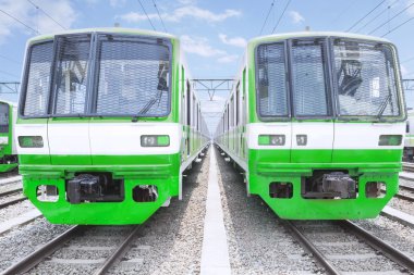 Yenilemek sonra iki Elektrikli tren
