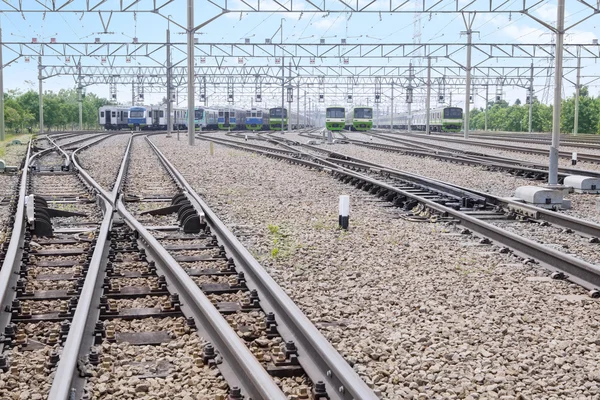 Spoorwegen voor het vervoer van elektrische treinen — Stockfoto