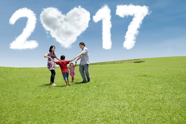 Family having fun at field with 2017 — Stock Photo, Image