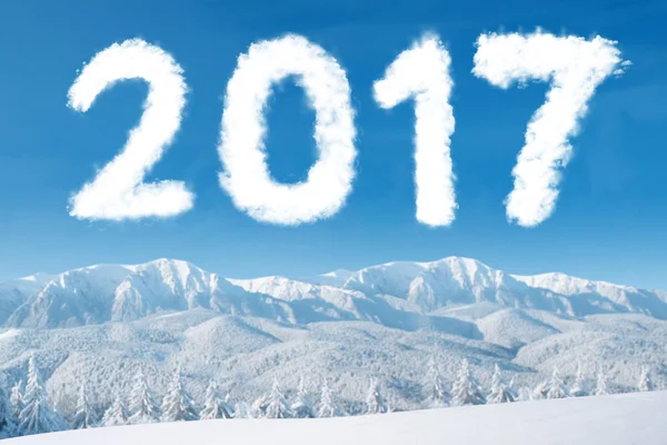 Monte nieve con nube de 2017 — Foto de Stock