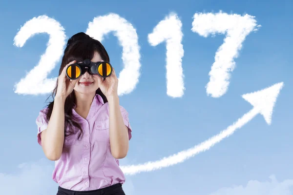 Woman with 2017 and arrow background — Stock Photo, Image