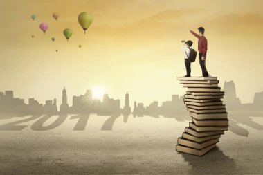 Adam ve çocuk kitapları 2017 ile ayakta