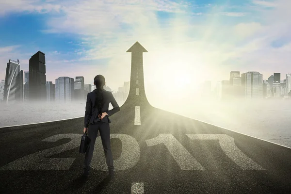 Female worker looking at upward arrow — Stock Photo, Image