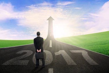 2017 ile karayolu üzerinde erkek işçi