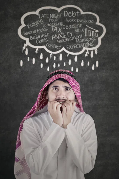 Arabiska person tänker hans problem — Stockfoto