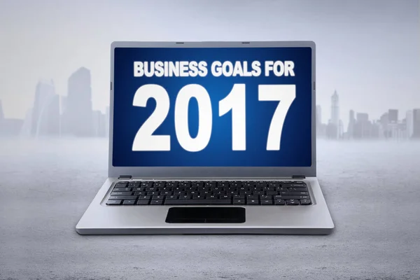 Laptop che mostra il testo degli obiettivi di business per il 2017 — Foto Stock