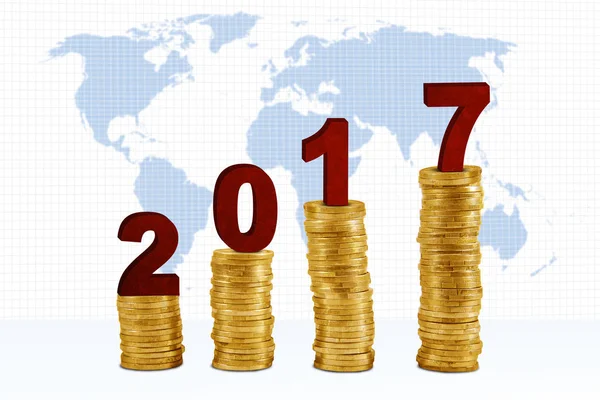 Quatro pilhas de moedas com números 2017 — Fotografia de Stock