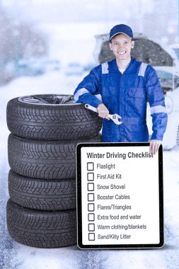 Kış sürüş hakkında bilgi ile teknisyen 