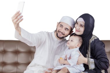 Arap aile selfie fotoğraf çekimi 