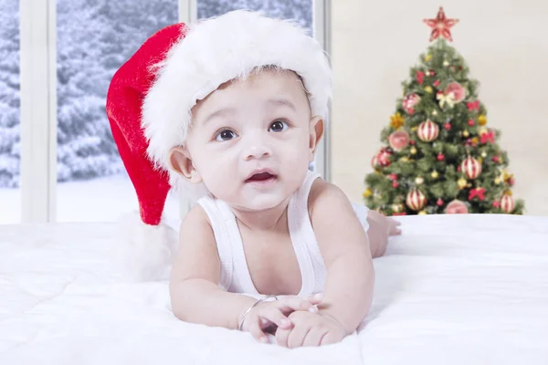 Baby firar jul hemma — Stockfoto