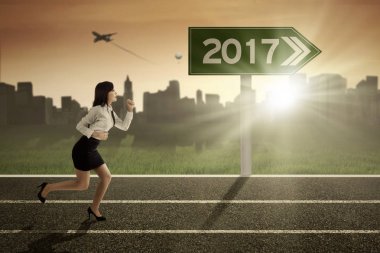 İşkadını yön yönetim kurulu ile yolda çalışan