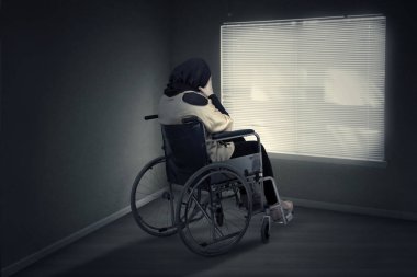 Engelli kadın ifade evde depresif
